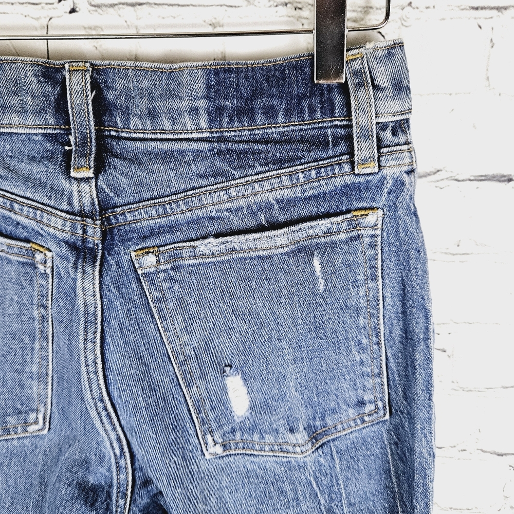 ABERCROMBIE & FITCH | The Mom high rise distressed frayed/raw hem jeans